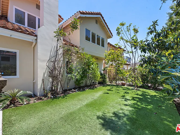 244 S Almont Dr — Photo 3