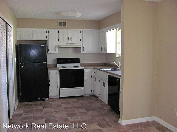 3rd image of 1080 S Woodland Dr