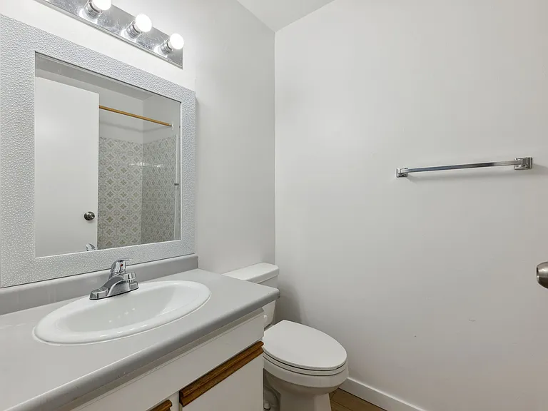 1045 Haro St — Photo 54