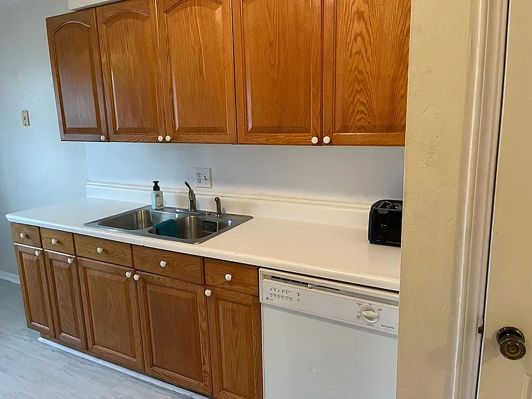 1811 E Lindsey St #4 — Photo 5