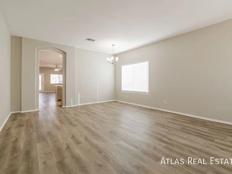 3810 E Waterman St — Photo 2
