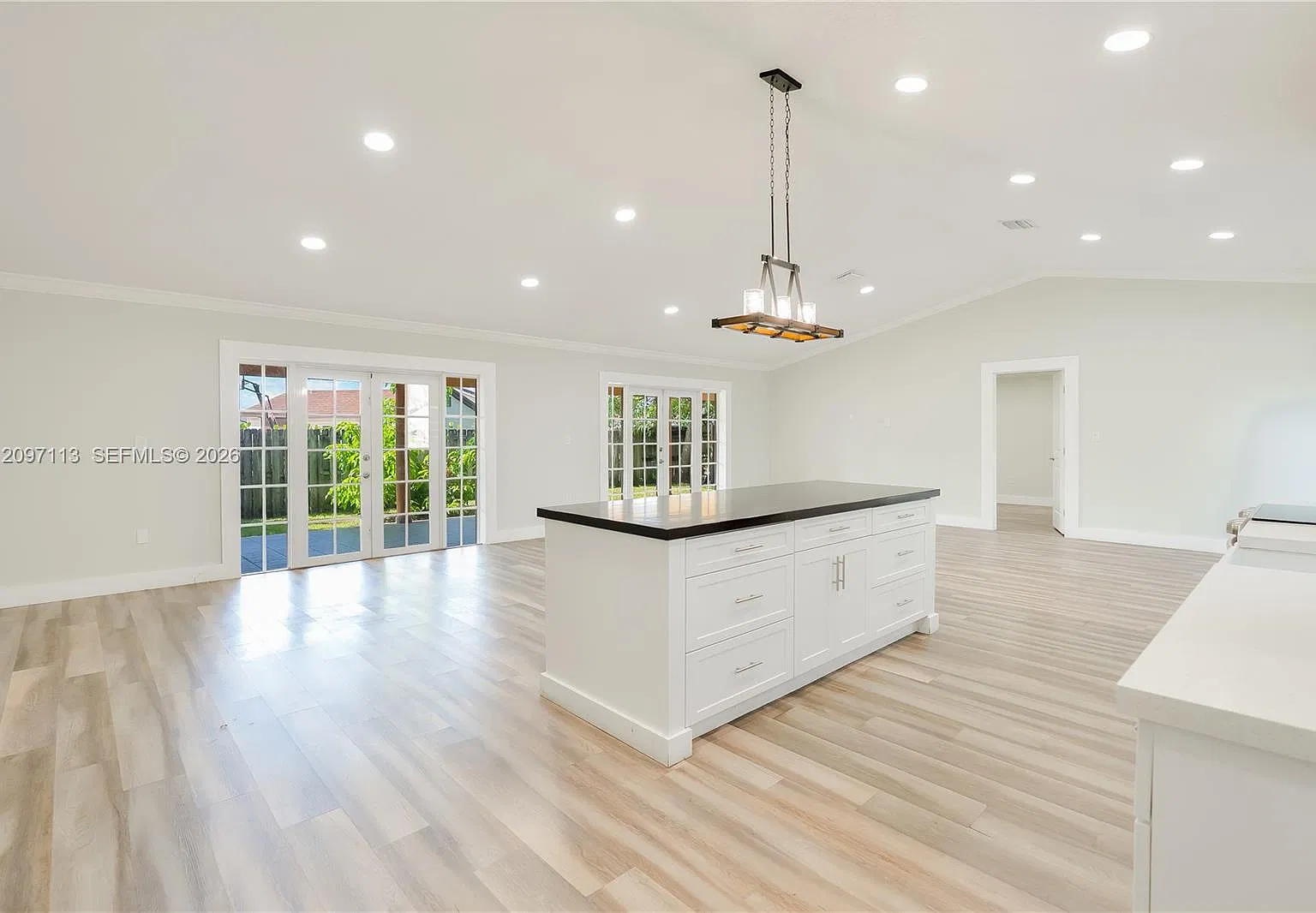 3 bed, 1557 sqft, $4,600 — Photo 4