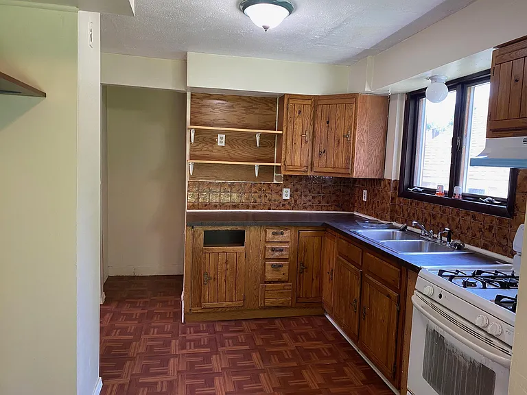 294 Zeller Ave — Photo 5