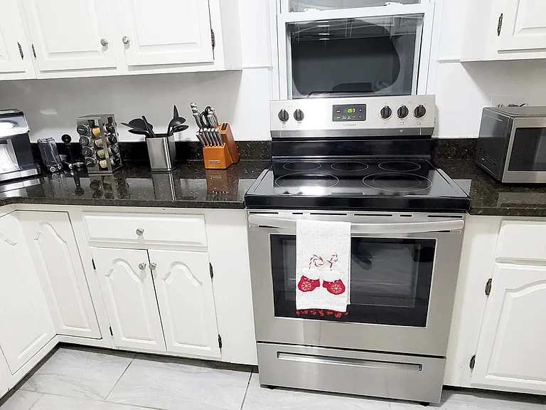 1708 Brockton Ave — Photo 6