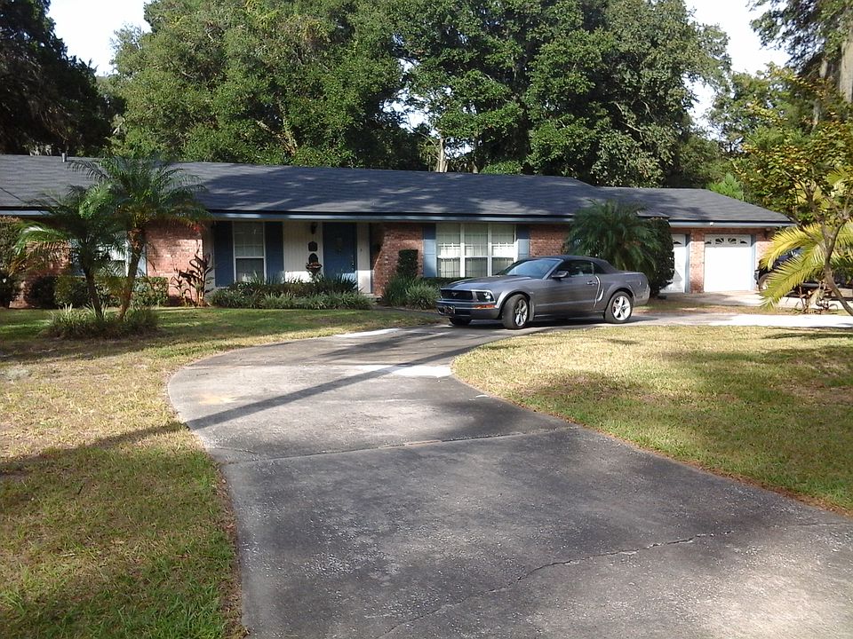 front of house/new roof/new windows