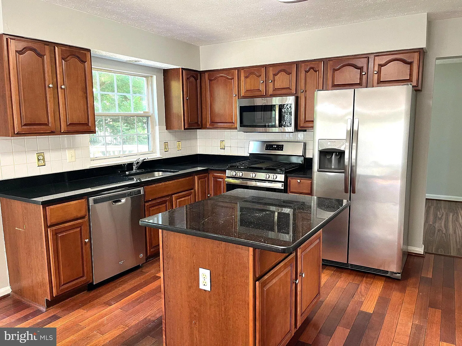 4 bed, 3.5 bath, 1904 sqft, $3,500 — Photo 3