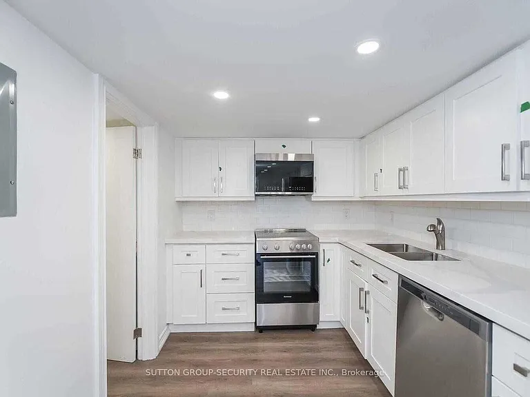 92 12th St #6 — Photo 9