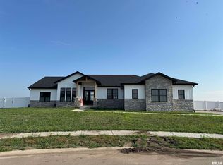2012 High Pointe Dr, Chatham, IL 62629