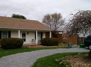 4 Summerfield Dr, Fishersville, VA 22939