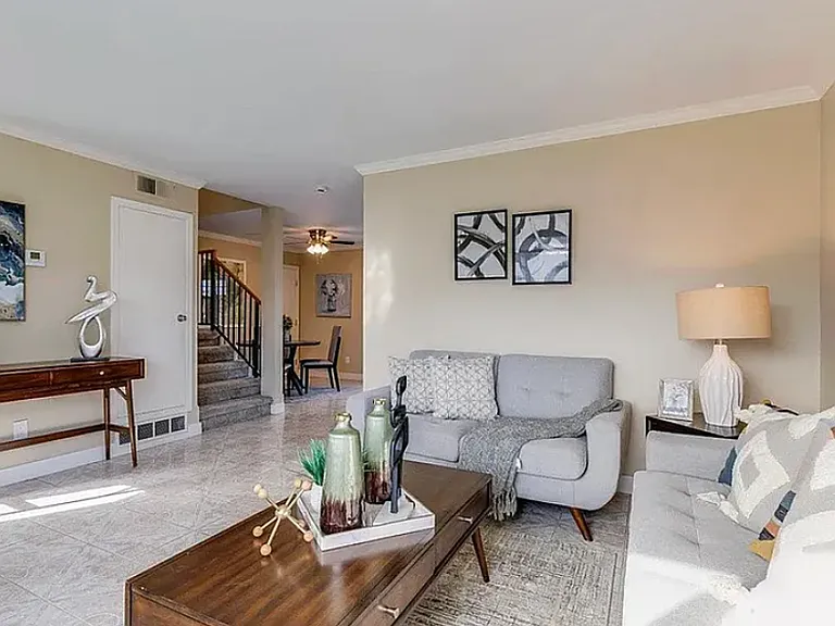 529 Sieber Pl #14 — Photo 3