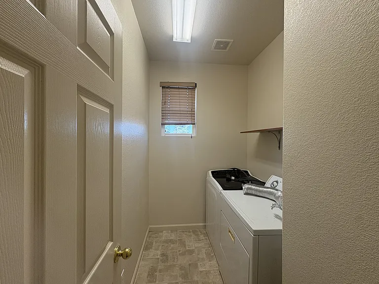 3564 Sarasota Ave — Photo 27