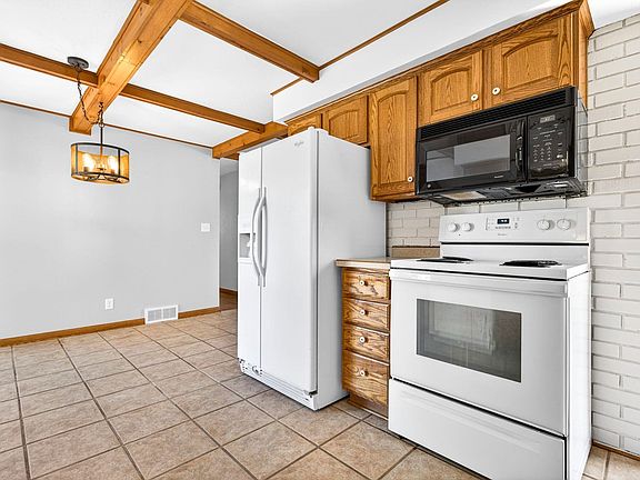 5th image of 1276 Irish Rd