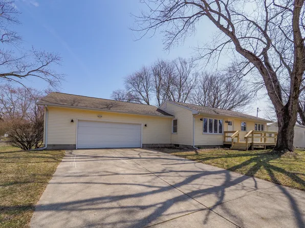 112 Poplar St, Gobles, MI 49055