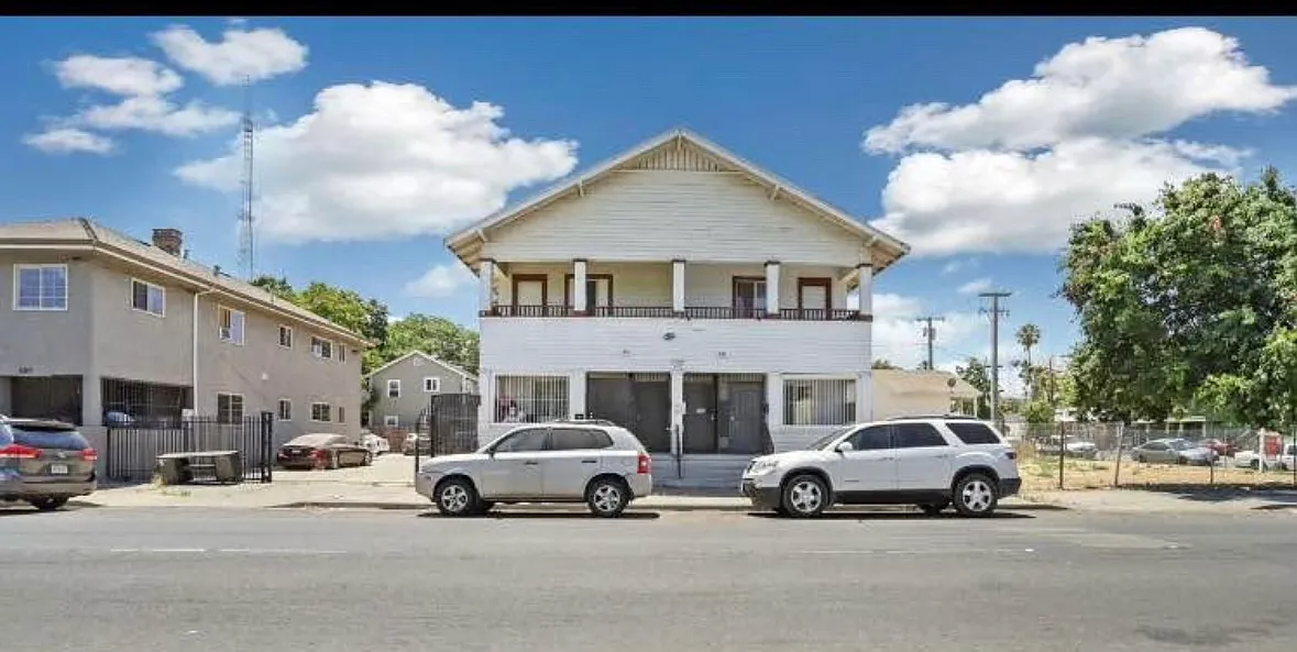 2 bed, 900 sqft, $1,550 — Photo 1