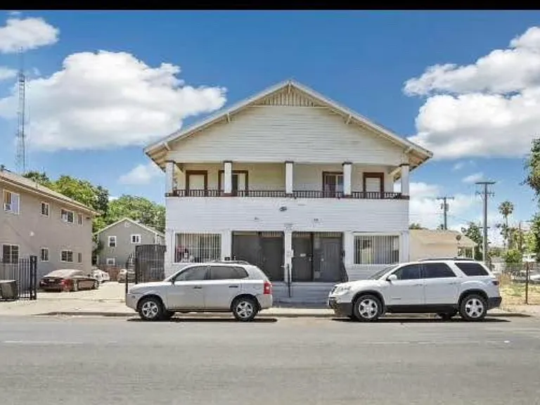 610 E Oak St #610 — Photo 1
