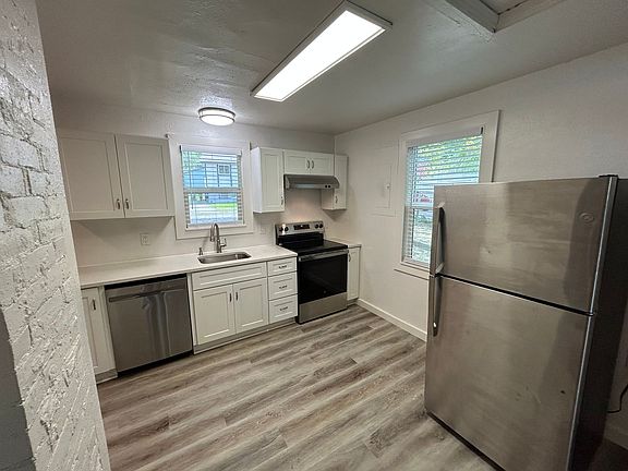5th image of 3112 W South Loop Ave