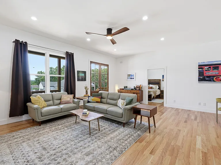 3556 Cottonwood Ln — Photo 6