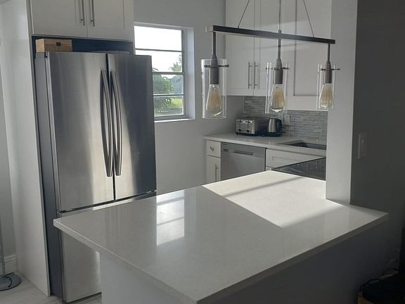 5th image of 32 Kent St #B