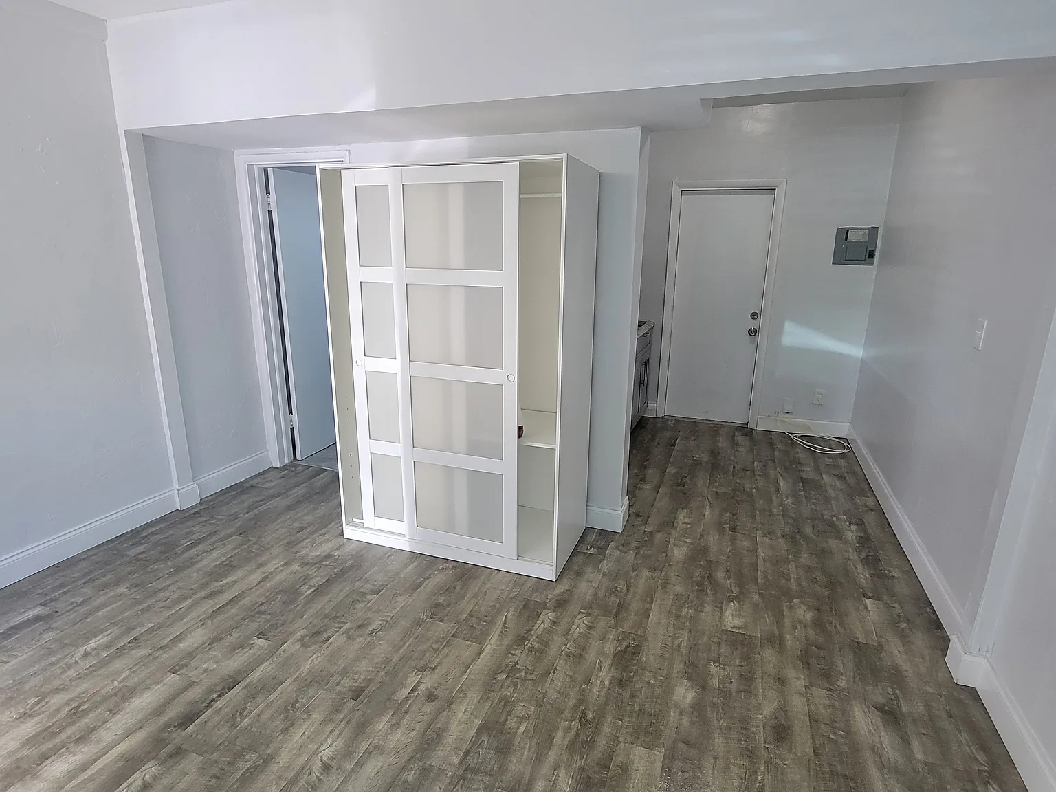 Studio, 300 sqft, $1,250 — Photo 2
