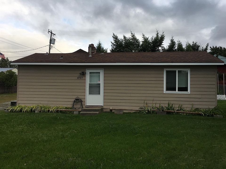 Home faces south, great view of the mountains.