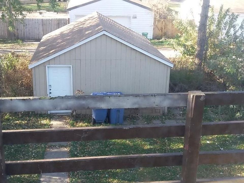 2nd image of 1210 Buchanan St NE