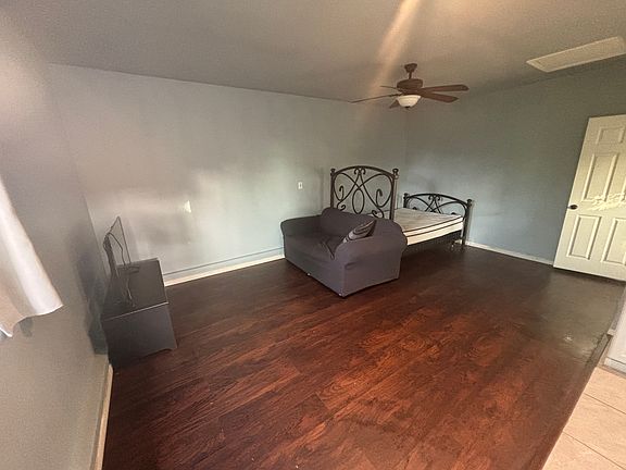 4th image of 2307 W 74th St #B