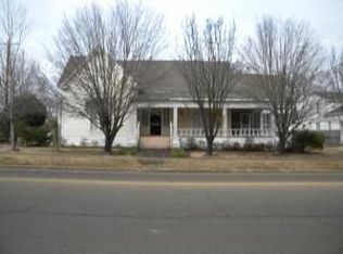 133 W Broad St, West Point, MS 39773