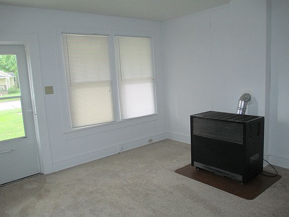 3rd image of 1319 Washington St