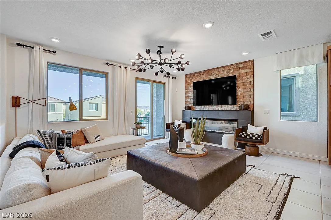 4 bed, 3.0 bath, 2677 sqft, $3,995 — Photo 4