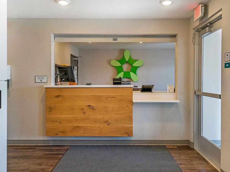 Lobby and Guest Check-in
