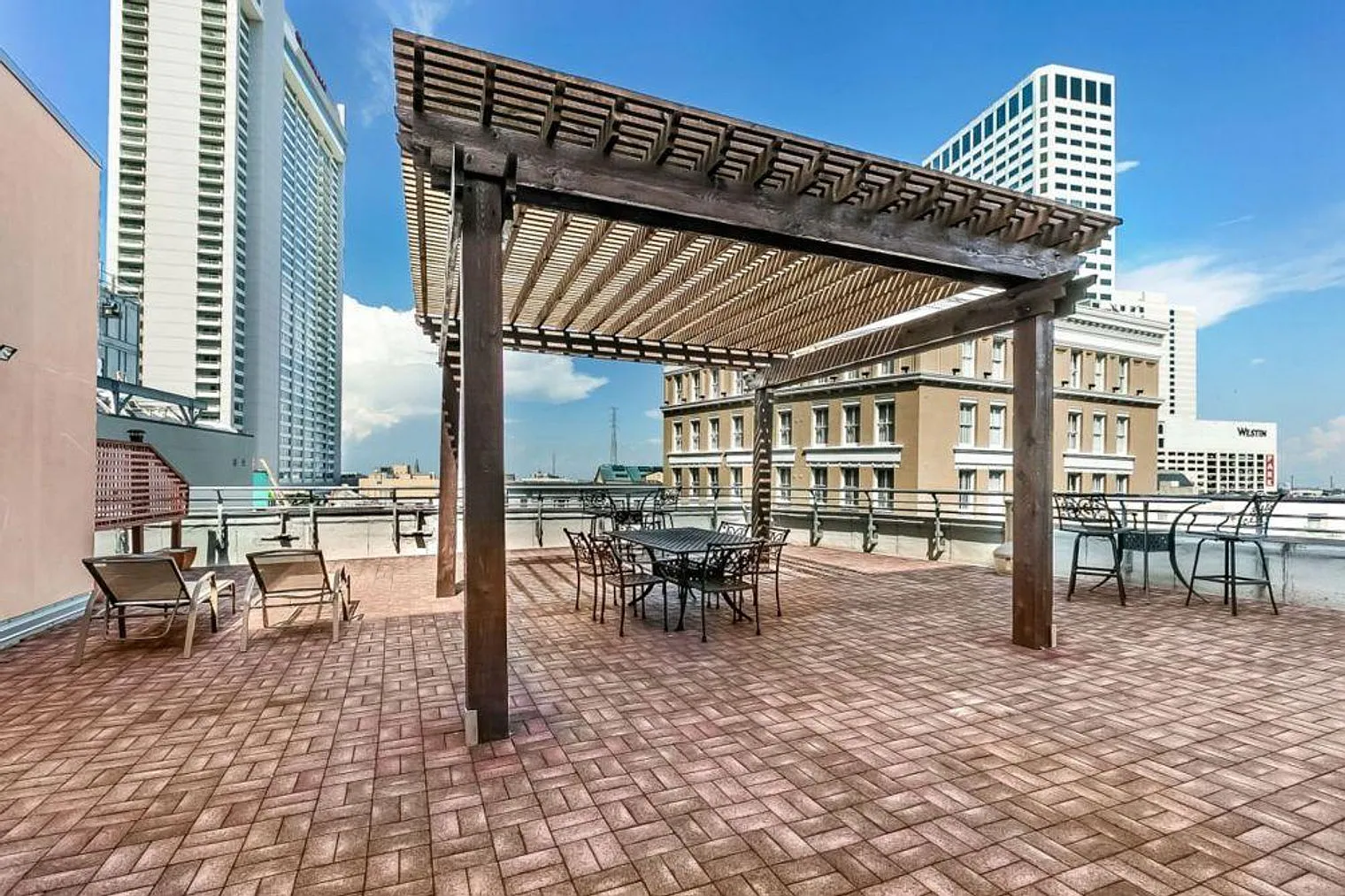 1 bed, 1.0 bath, 645 sqft, $4,025 — Photo 2