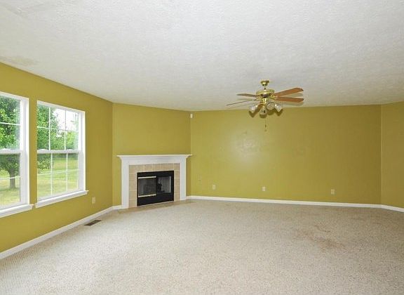 3rd image of 1945 Abbey Ln