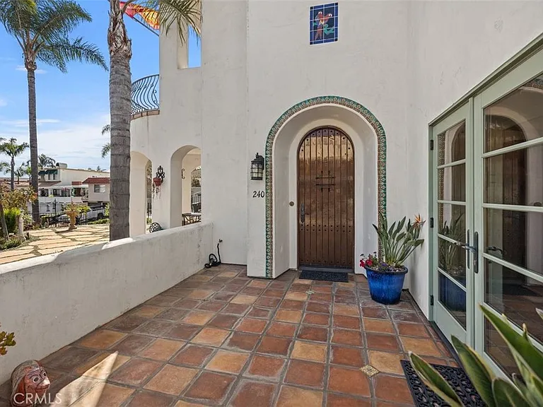 240 Avenida Rosa #B — Photo 2