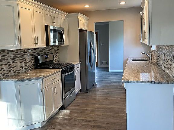 Kitchen, Granite tops