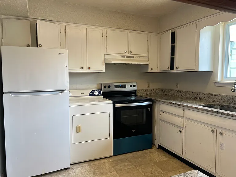 2343 Champion Ct — Photo 11