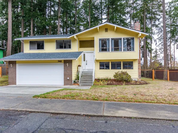 742 SW 11th Ct, Oak Harbor, WA 98277
