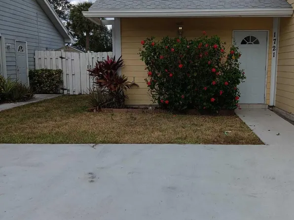 1721 Royal Forest Court, West Palm Beach, FL 33406