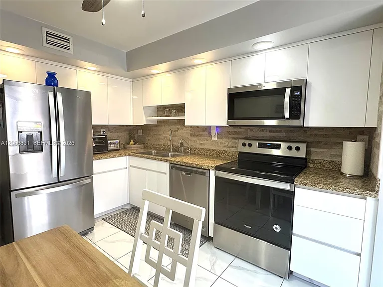 7049 Marlberry Ln #7049 — Photo 8