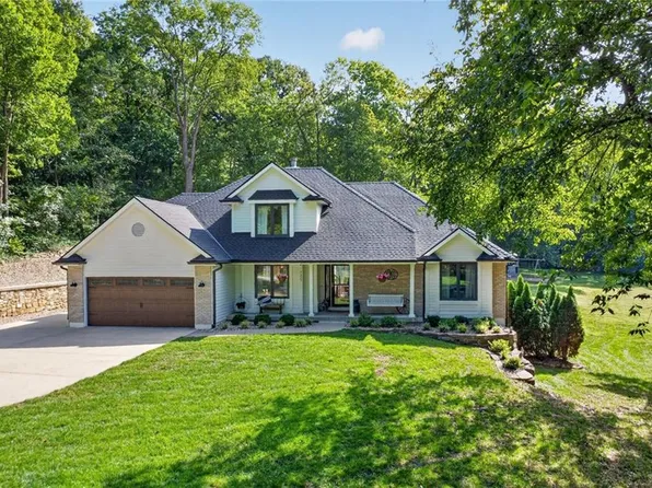 7355 NW Brightwell Rd, Parkville, MO 64152