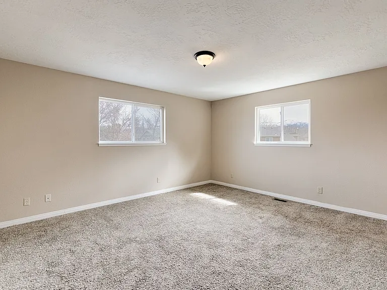 2960 S Apple St — Photo 20