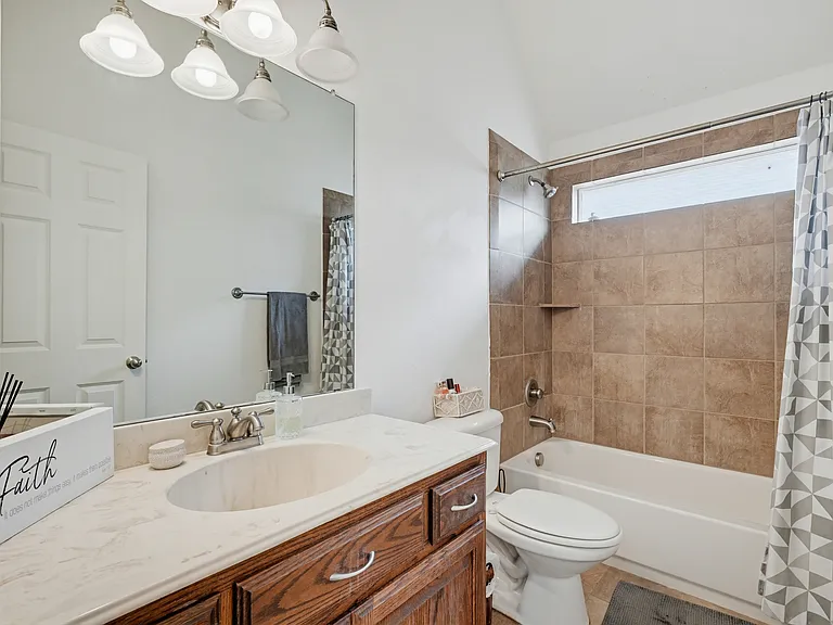 2504 Maple Stream Dr — Photo 8