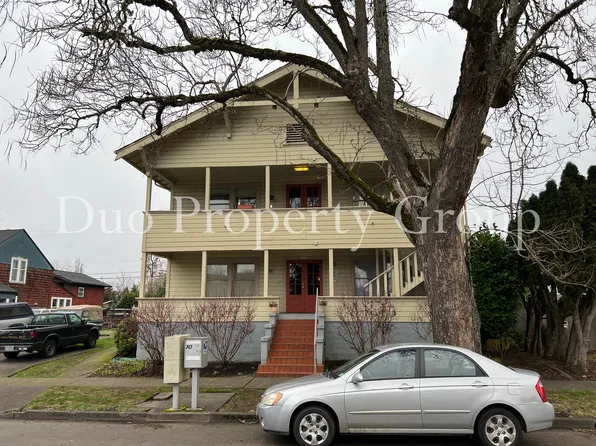 846 F St APT 2, Springfield, OR 97477