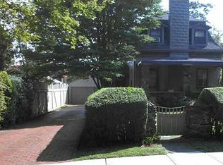 30 Prairie Ave, Newport, RI 02840