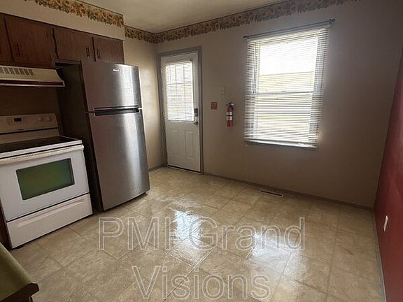 4th image of 1630 University Dr