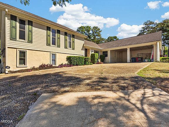 4th image of 6831 Leslie Ln