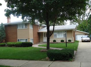 933 Pamela Dr, Bensenville, IL 60106