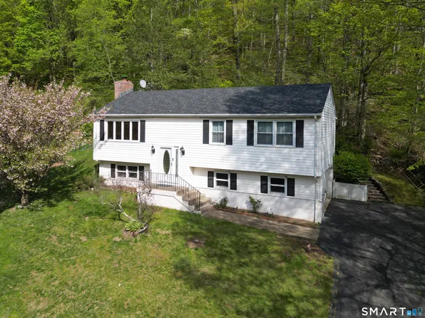 102 Metacomet Road, Plainville, CT 06062