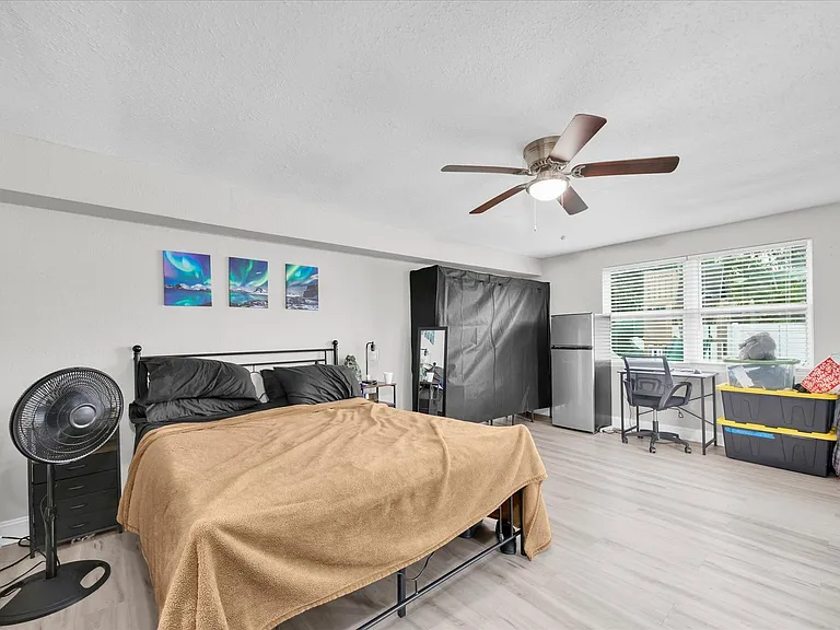 1349 Woodbine St — Photo 15