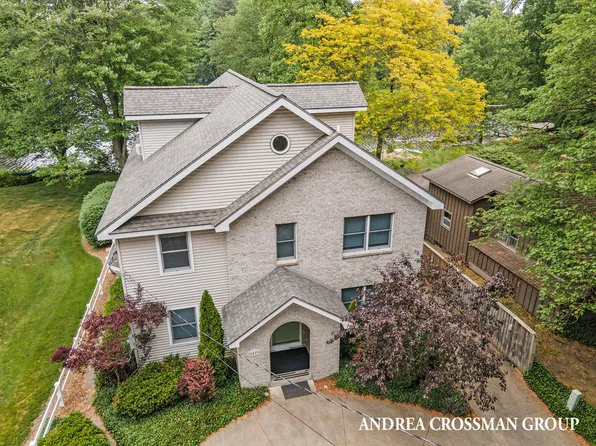 6453 Otis Rd, Saugatuck, MI 49453