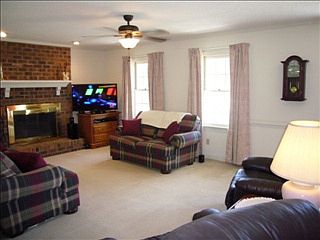 3rd image of 207 Mint Ct